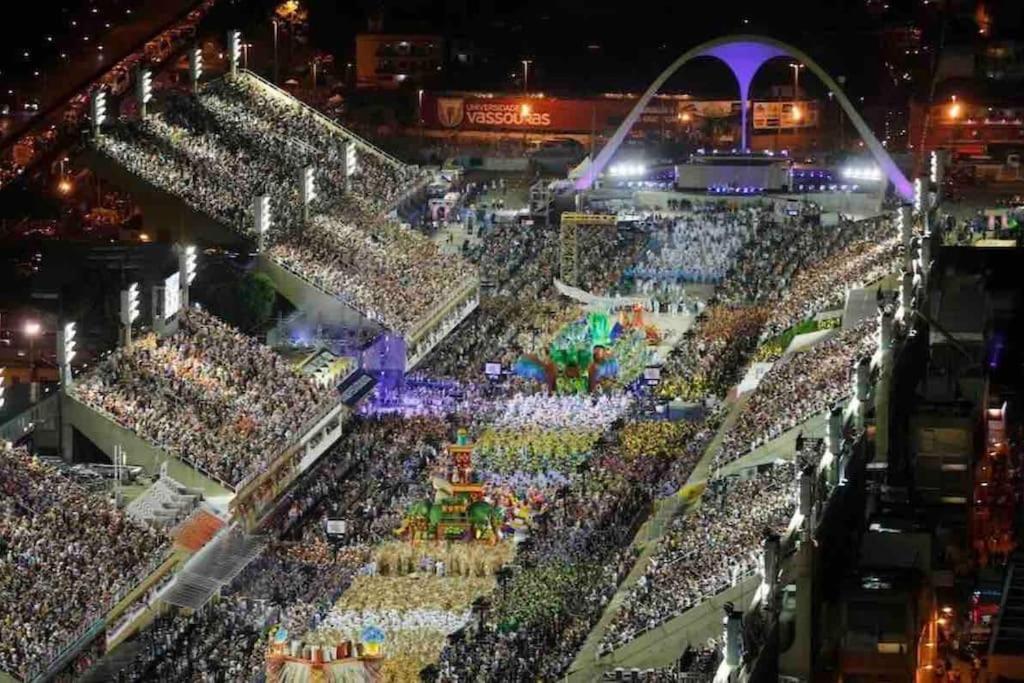 Copacabana Espacoso Vista Lateral Mar Rio de Janeiro